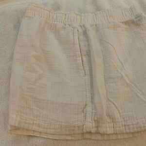 Gap Crinkle cotton shorts size L